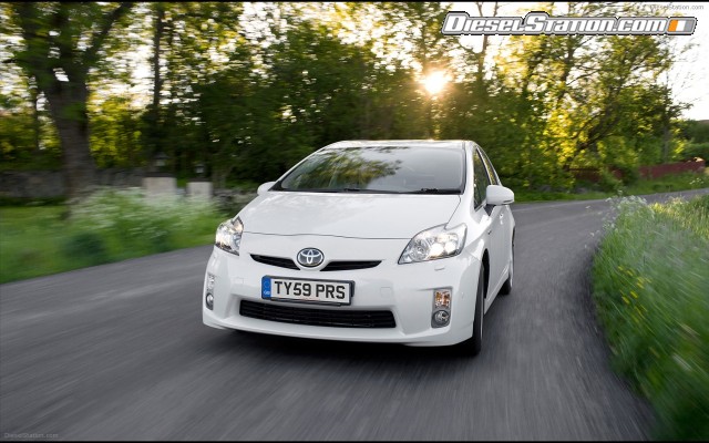 Toyota Adds Hi Tech Option Pack to New Prius Widescreen Picture #1 Toyota Adds Hi Tech Option Pack to New Prius Widescreen Picture #1