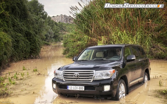 Toyota Land Cruiser V8 2012 Widescreen Picture #3 Toyota Land Cruiser V8 2012 Widescreen Picture #3
