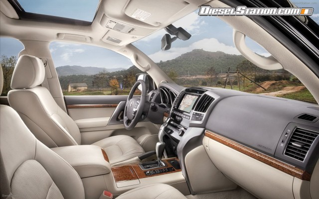Toyota Land Cruiser V8 2012 Widescreen Picture #2 Toyota Land Cruiser V8 2012 Widescreen Picture #2