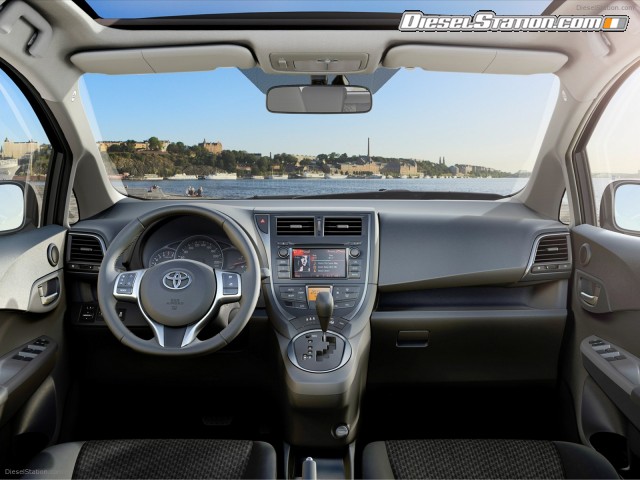 Toyota Verso S 2012 Picture #2 Toyota Verso S 2012 Picture #2