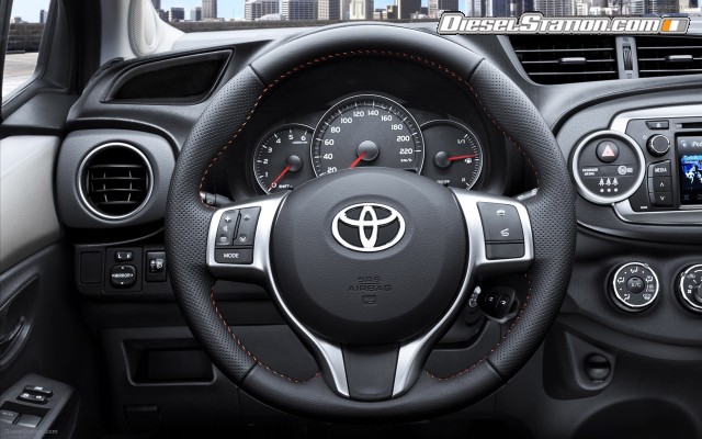 Toyota Yaris 2012 Widescreen Picture #7 Toyota Yaris 2012 Widescreen Picture #7