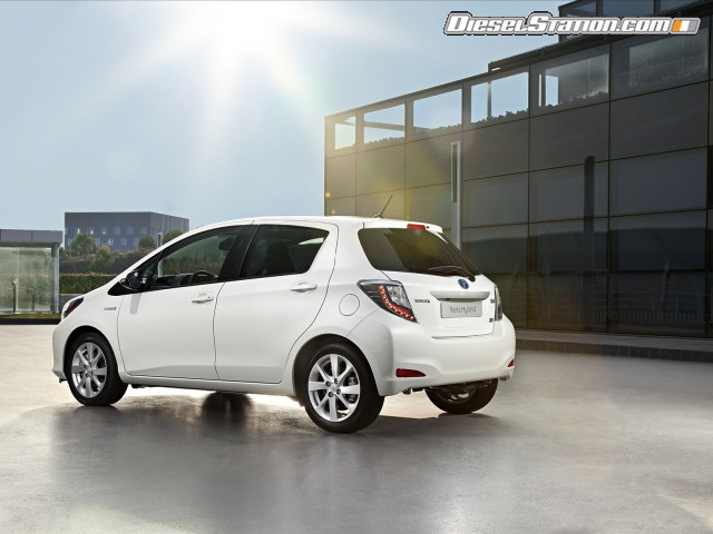 Toyota Yaris Hybrid 2013 Picture #36 Toyota Yaris Hybrid 2013 Picture #36