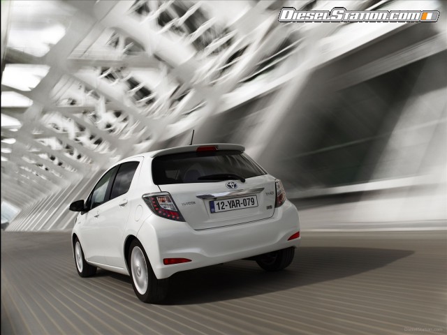 Toyota Yaris Hybrid 2013 Picture #16 Toyota Yaris Hybrid 2013 Picture #16