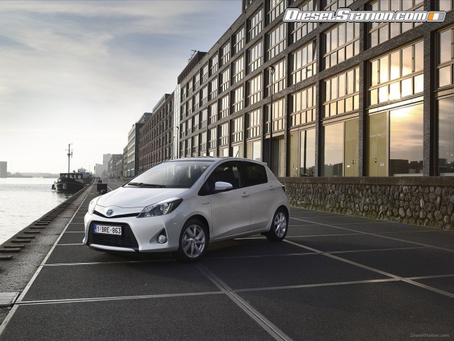 Toyota Yaris Hybrid 2013 Picture #6 Toyota Yaris Hybrid 2013 Picture #6