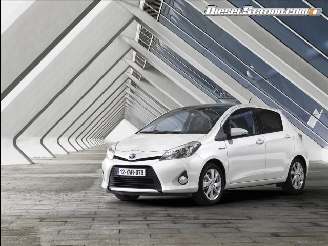 Toyota Yaris Hybrid 2013 Picture #35 Toyota Yaris Hybrid 2013 Picture #35