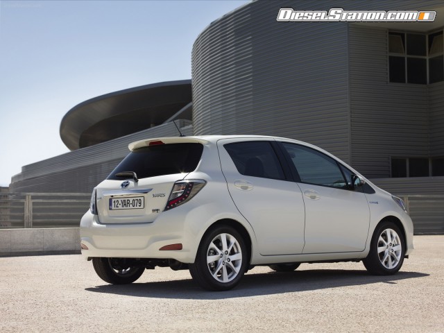 Toyota Yaris Hybrid 2013 Picture #4 Toyota Yaris Hybrid 2013 Picture #4