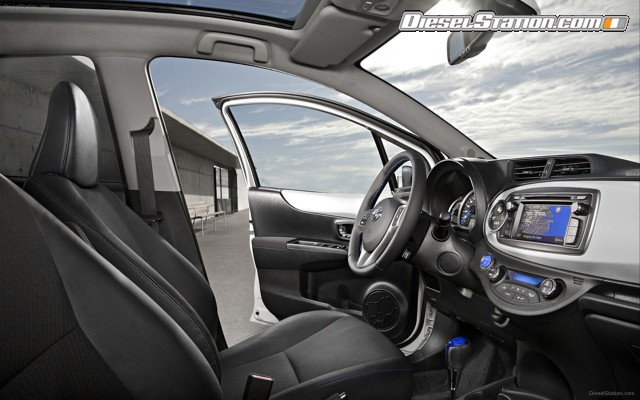 Toyota Yaris Hybrid 2013 Widescreen Picture #11 Toyota Yaris Hybrid 2013 Widescreen Picture #11