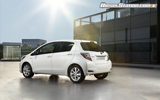 Toyota Yaris Hybrid 2013 Widescreen Picture #13 Toyota Yaris Hybrid 2013 Widescreen Picture #13