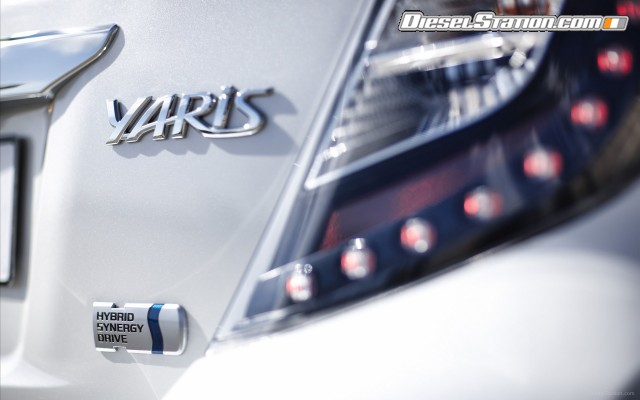 Toyota Yaris Hybrid 2013 Widescreen Picture #25 Toyota Yaris Hybrid 2013 Widescreen Picture #25