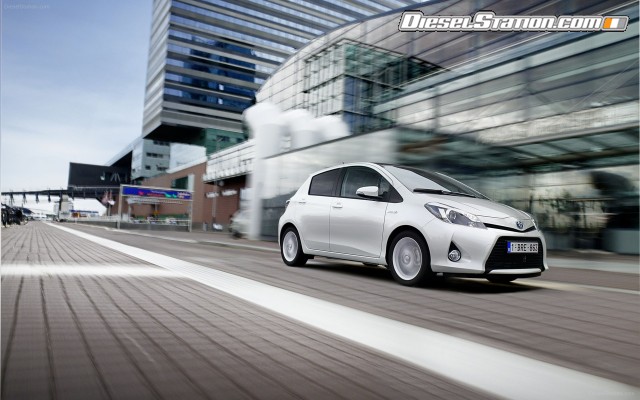 Toyota Yaris Hybrid 2013 Widescreen Picture #2 Toyota Yaris Hybrid 2013 Widescreen Picture #2
