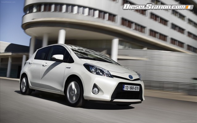 Toyota Yaris Hybrid 2013 Widescreen Picture #18 Toyota Yaris Hybrid 2013 Widescreen Picture #18