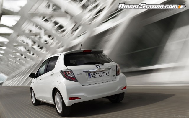 Toyota Yaris Hybrid 2013 Widescreen Picture #32 Toyota Yaris Hybrid 2013 Widescreen Picture #32