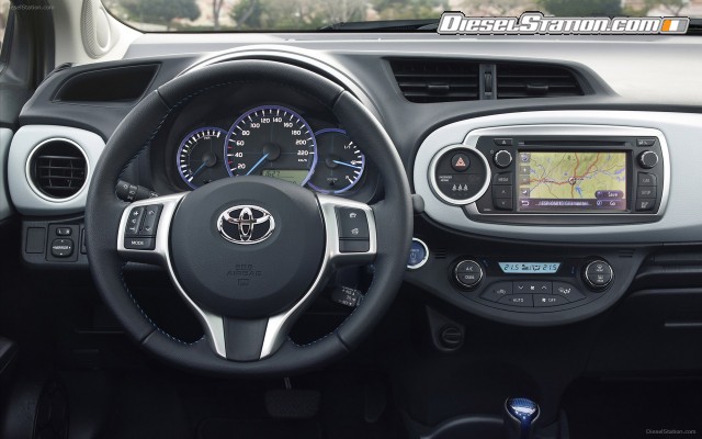 Toyota Yaris Hybrid 2013 Widescreen Picture #1 Toyota Yaris Hybrid 2013 Widescreen Picture #1