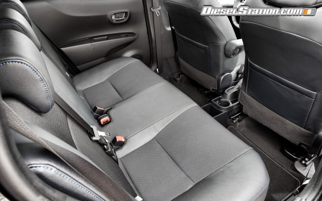 Toyota Yaris Hybrid 2013 Widescreen Picture #30 Toyota Yaris Hybrid 2013 Widescreen Picture #30