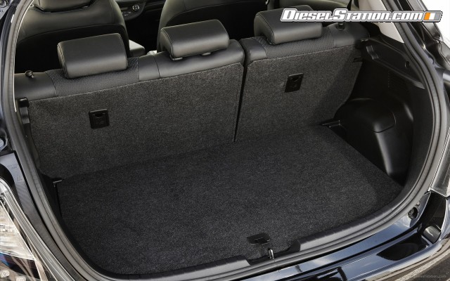 Toyota Yaris Hybrid 2013 Widescreen Picture #21 Toyota Yaris Hybrid 2013 Widescreen Picture #21