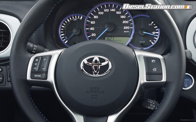 Toyota Yaris Hybrid 2013 Widescreen Picture #28 Toyota Yaris Hybrid 2013 Widescreen Picture #28