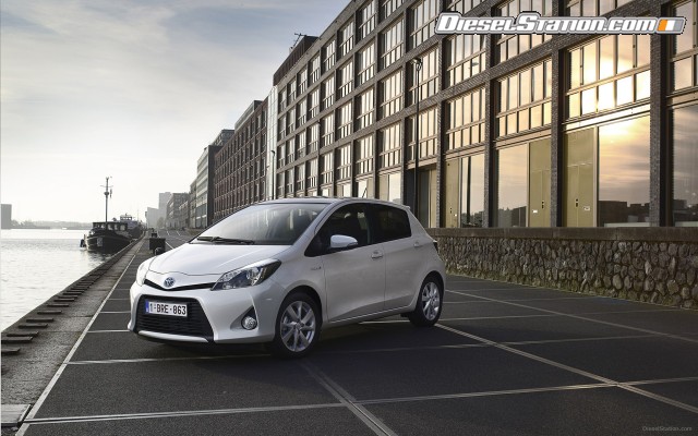 Toyota Yaris Hybrid 2013 Widescreen Picture #58 Toyota Yaris Hybrid 2013 Widescreen Picture #58