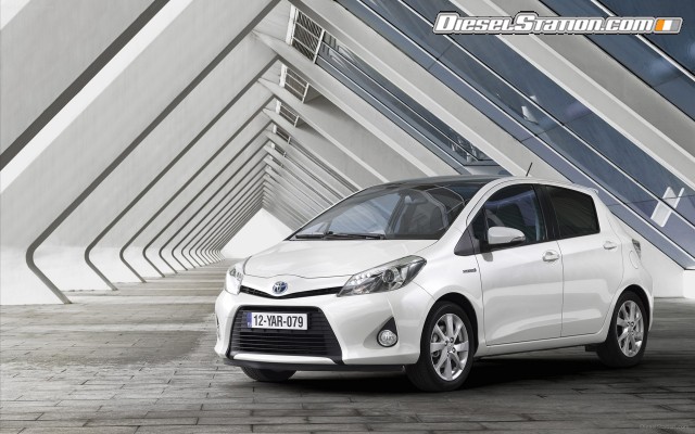 Toyota Yaris Hybrid 2013 Widescreen Picture #12 Toyota Yaris Hybrid 2013 Widescreen Picture #12