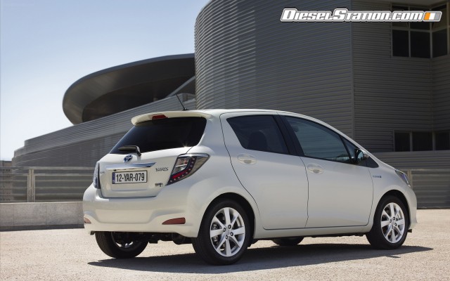 Toyota Yaris Hybrid 2013 Widescreen Picture #3 Toyota Yaris Hybrid 2013 Widescreen Picture #3