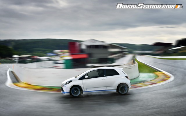 Toyota Yaris Hybrid R Concept Widescreen Picture #1 Toyota Yaris Hybrid R Concept Widescreen Picture #1