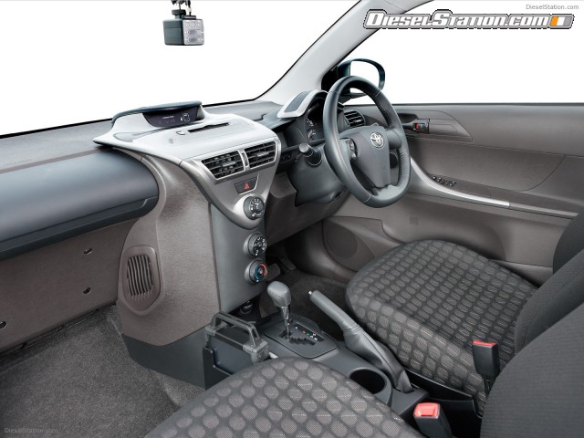 Toyota iQ surveillance car Picture #3 Toyota iQ surveillance car Picture #3