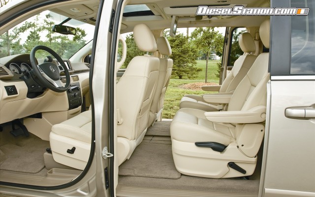 Volkswagen 2009 Routan Widescreen Picture #2 Volkswagen 2009 Routan Widescreen Picture #2