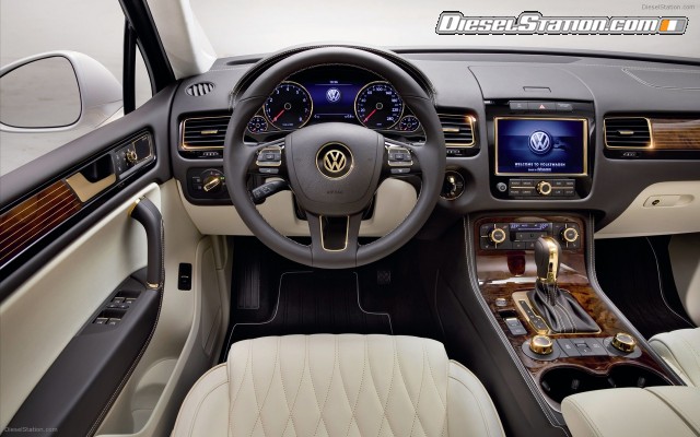 Volkswagen Touareg Gold Edition 2011 Widescreen Picture #6 Volkswagen Touareg Gold Edition 2011 Widescreen Picture #6