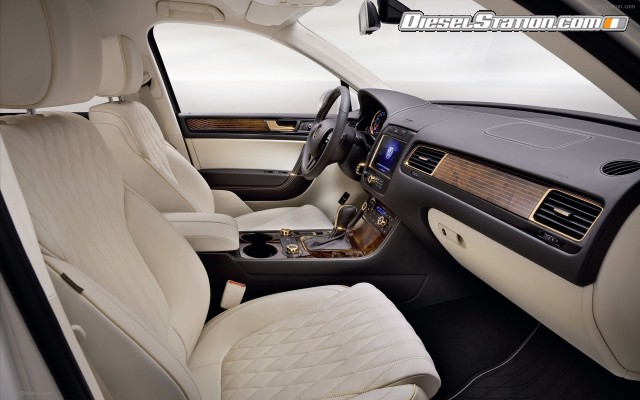 Volkswagen Touareg Gold Edition 2011 Widescreen Picture #11 Volkswagen Touareg Gold Edition 2011 Widescreen Picture #11