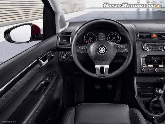 Volkswagen Touran 2011 Picture #1 Volkswagen Touran 2011 Picture #1