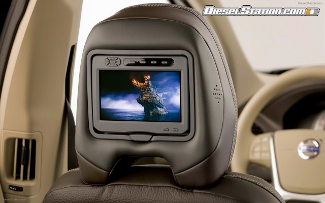 Volvo XC60 R Design Widescreen Picture #2 Volvo XC60 R Design Widescreen Picture #2