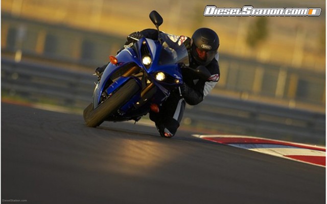 Yamaha 2009 YZF R1 Widescreen Picture #11 Yamaha 2009 YZF R1 Widescreen Picture #11