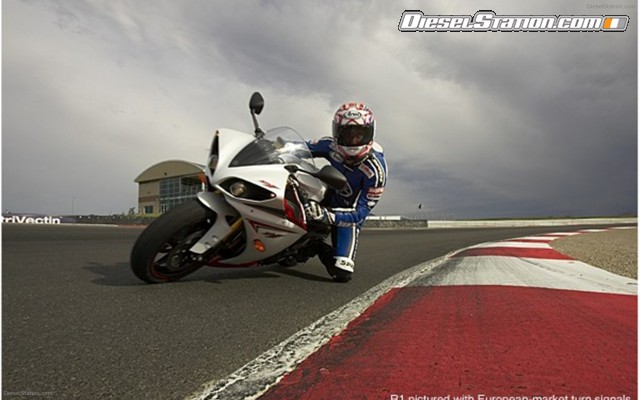 Yamaha 2009 YZF R1 Widescreen Picture #10 Yamaha 2009 YZF R1 Widescreen Picture #10