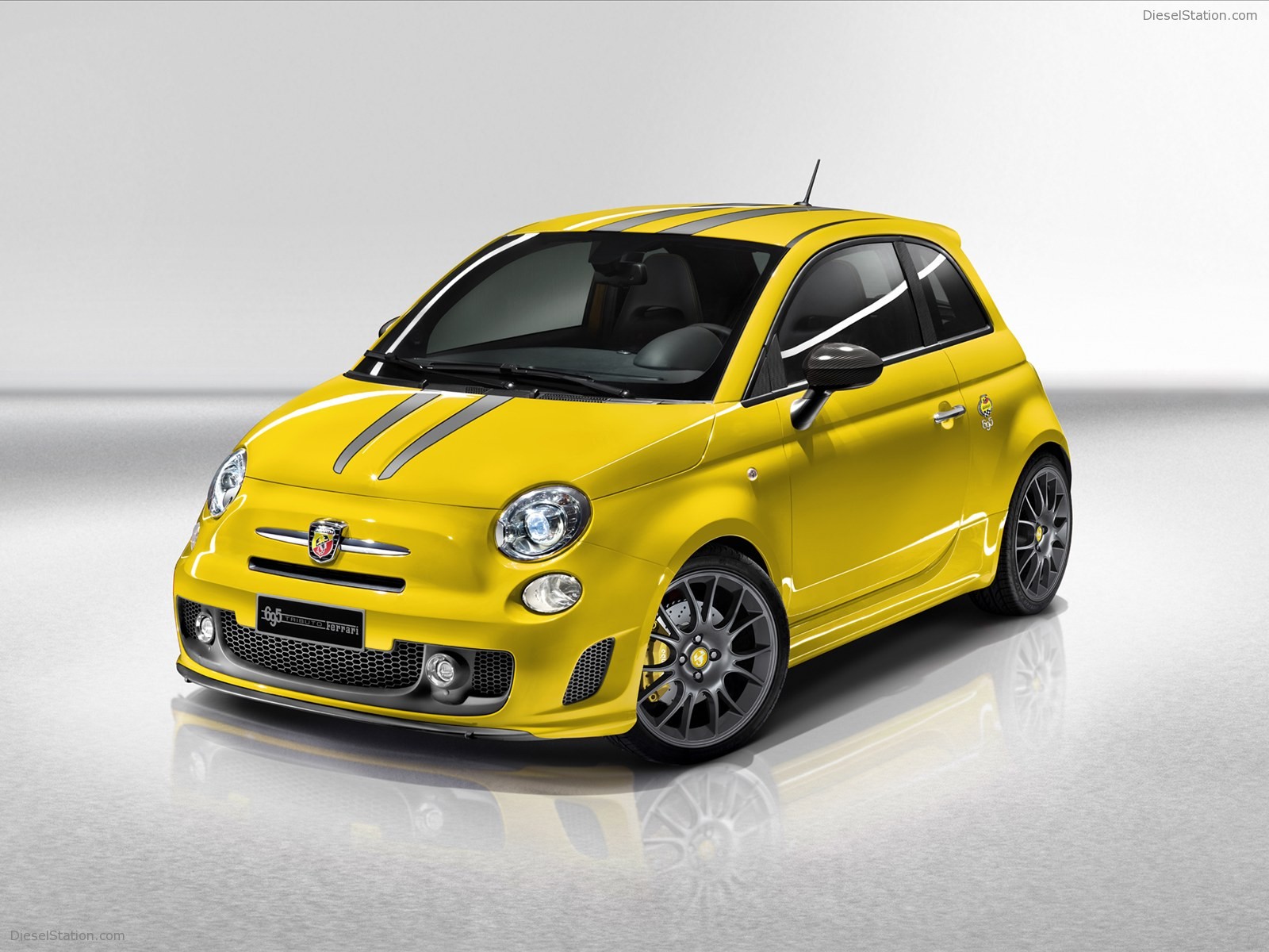 Abarth 695 Tributo Ferrari 2011