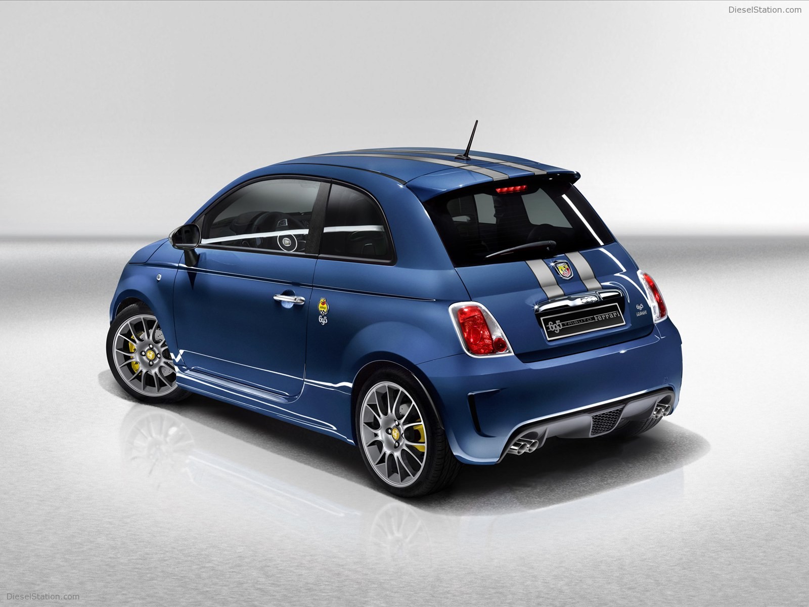 Abarth 695 Tributo Ferrari 2011