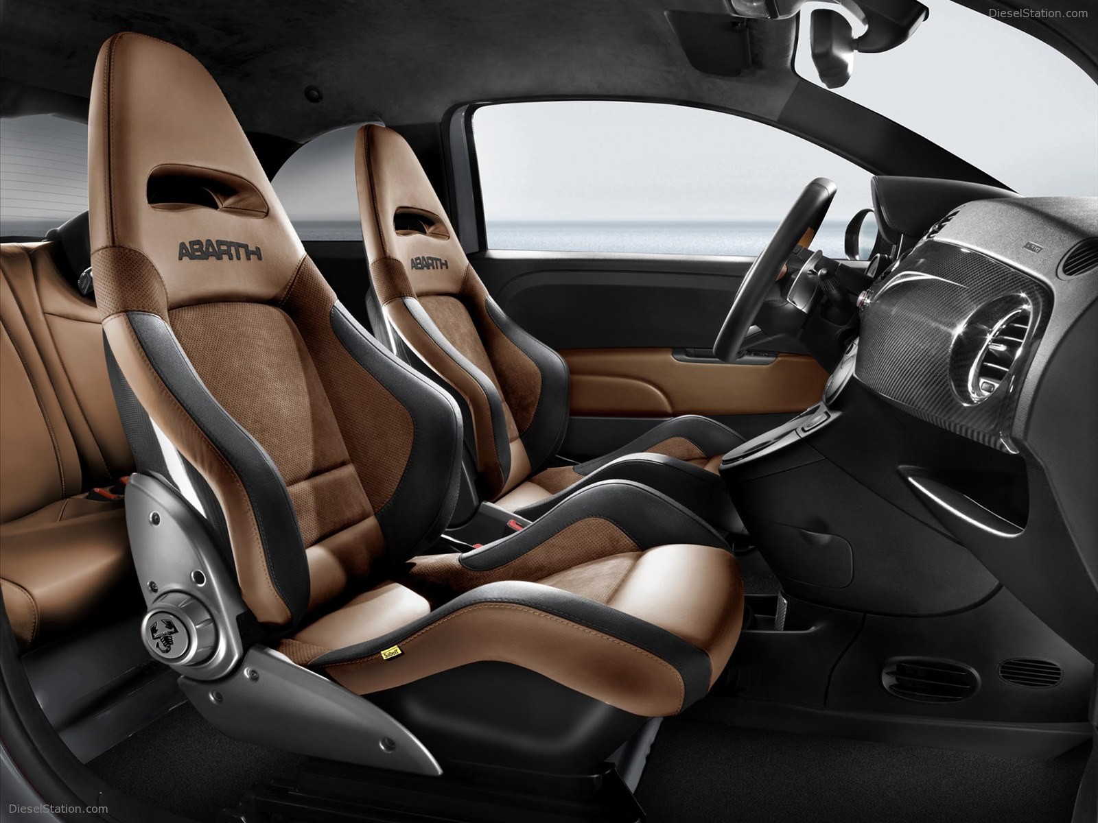 Abarth 695 Tributo Ferrari 2011