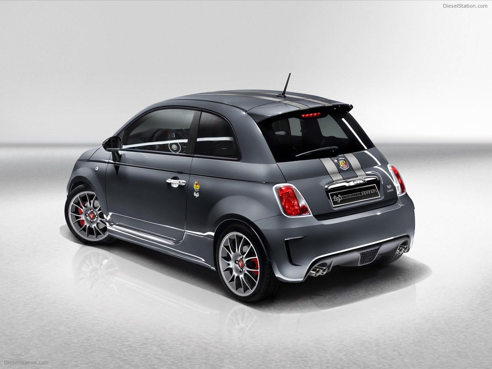 Abarth 695 Tributo Ferrari 2011