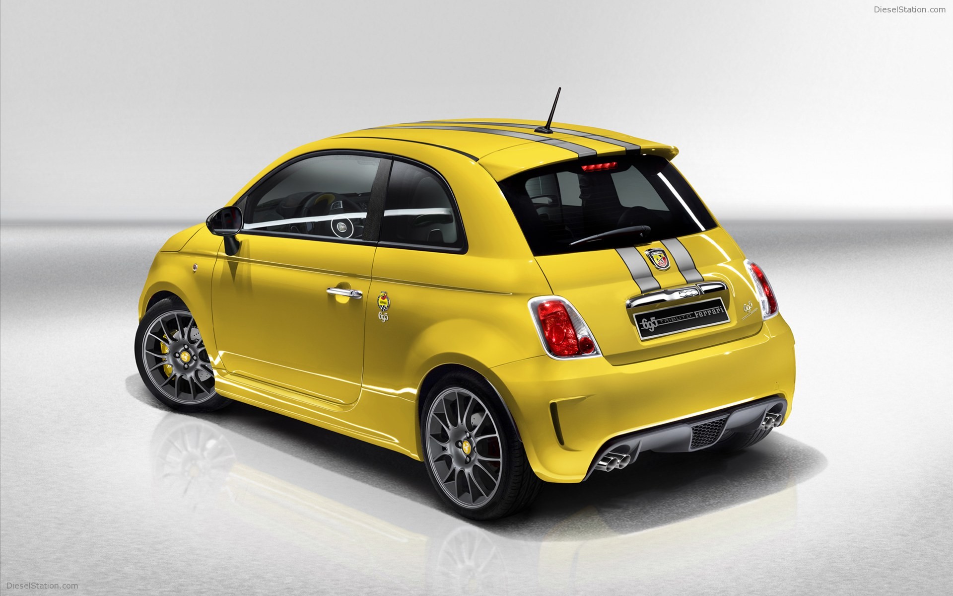 Abarth 695 Tributo Ferrari 2011