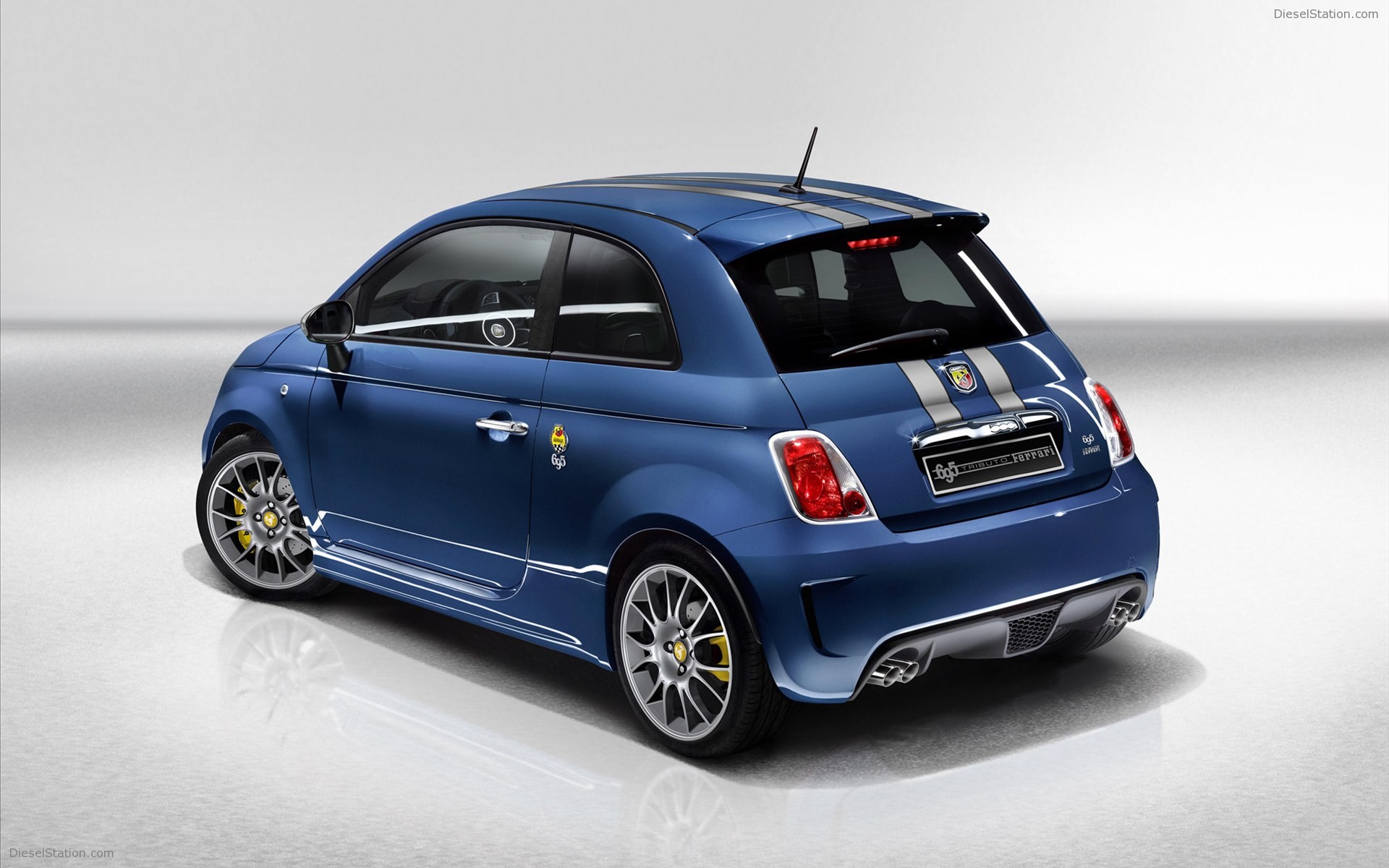 Abarth 695 Tributo Ferrari 2011