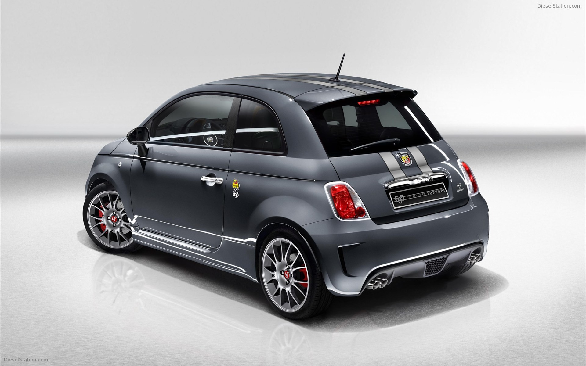 Abarth 695 Tributo Ferrari 2011