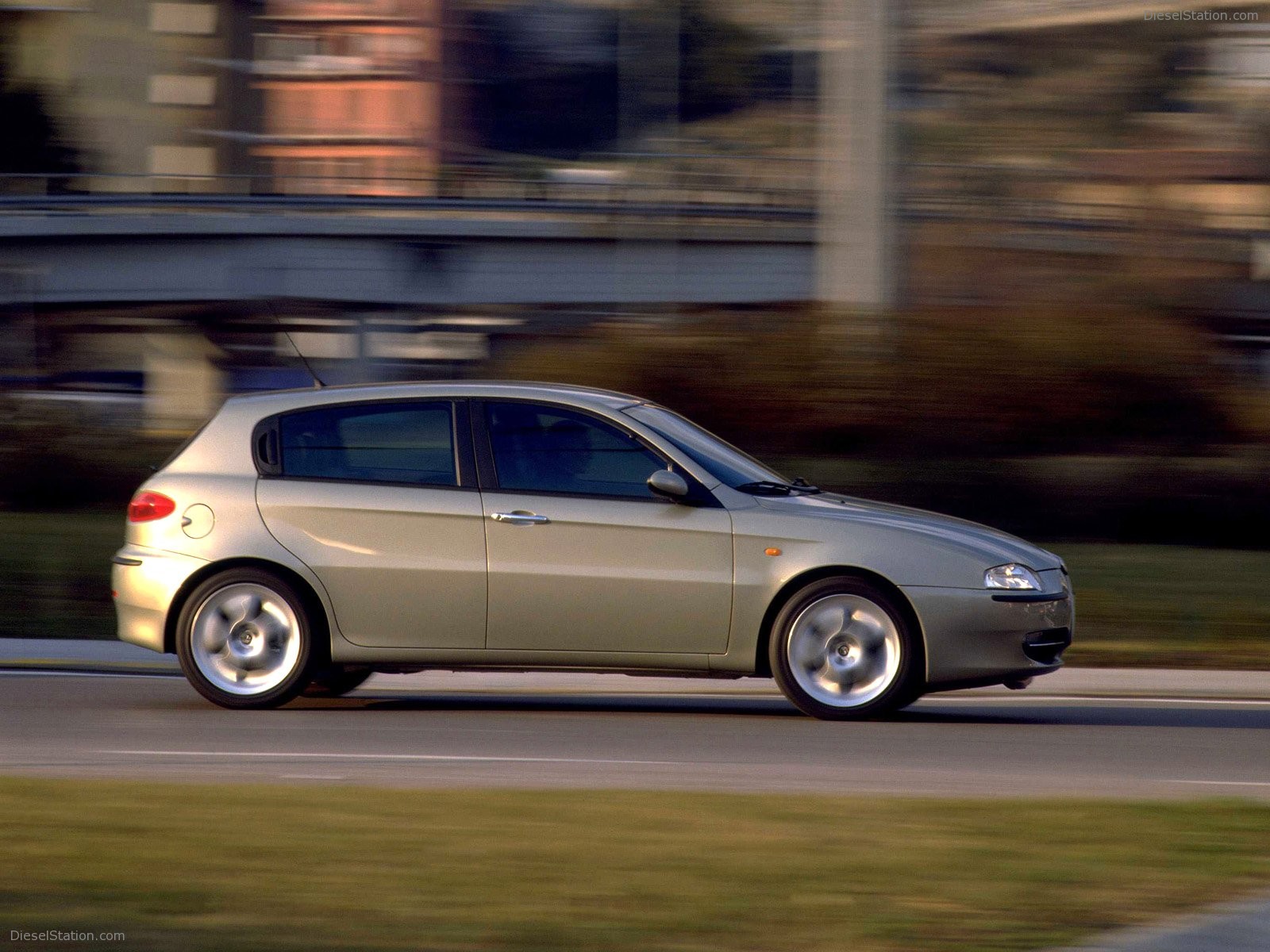 Alfa Romeo 147 Exotic Car Wallpapers #050 of 53 : Diesel Station