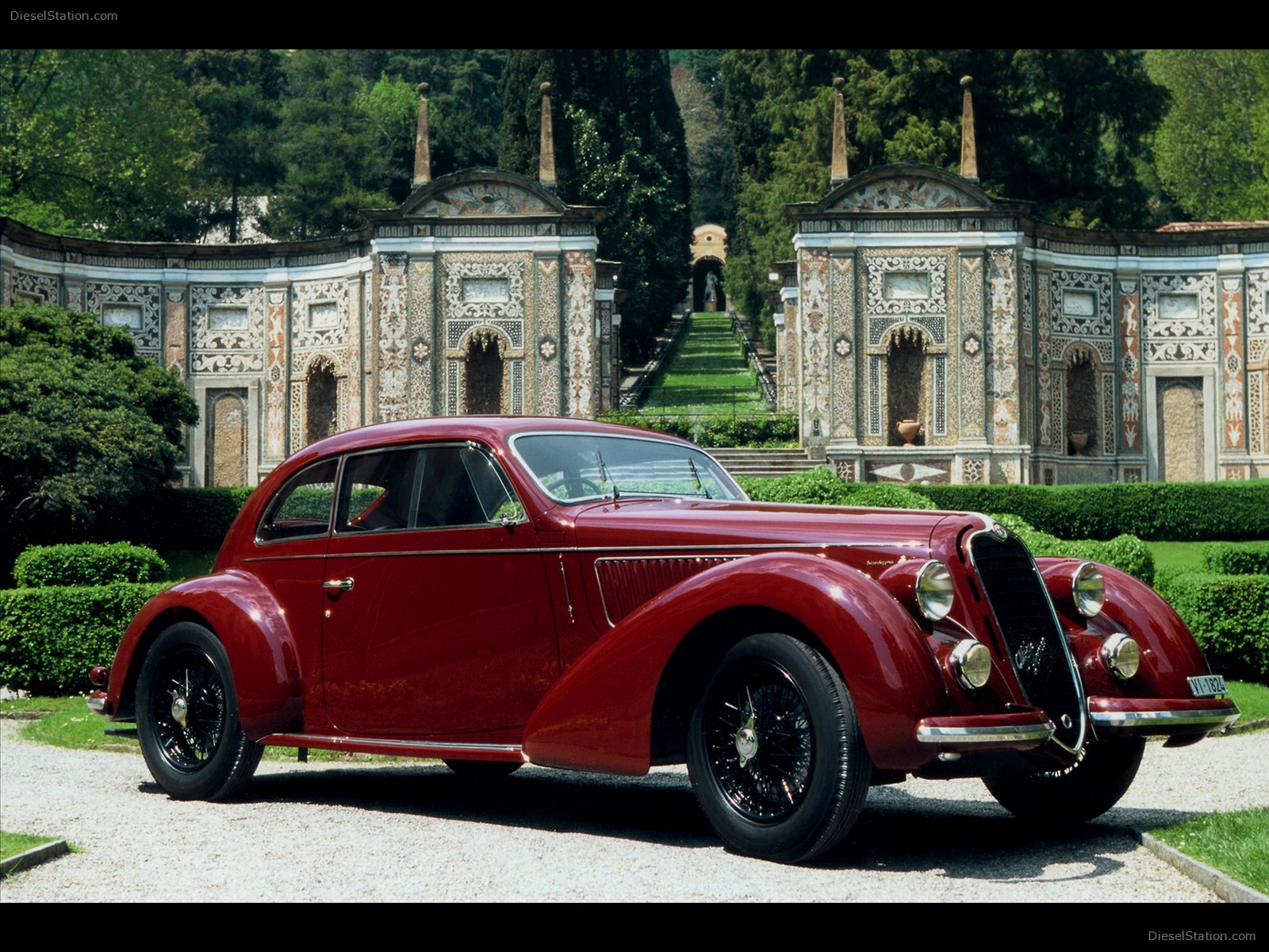 Alfa Romeo - Mille Miglia 2012 Revival Parade