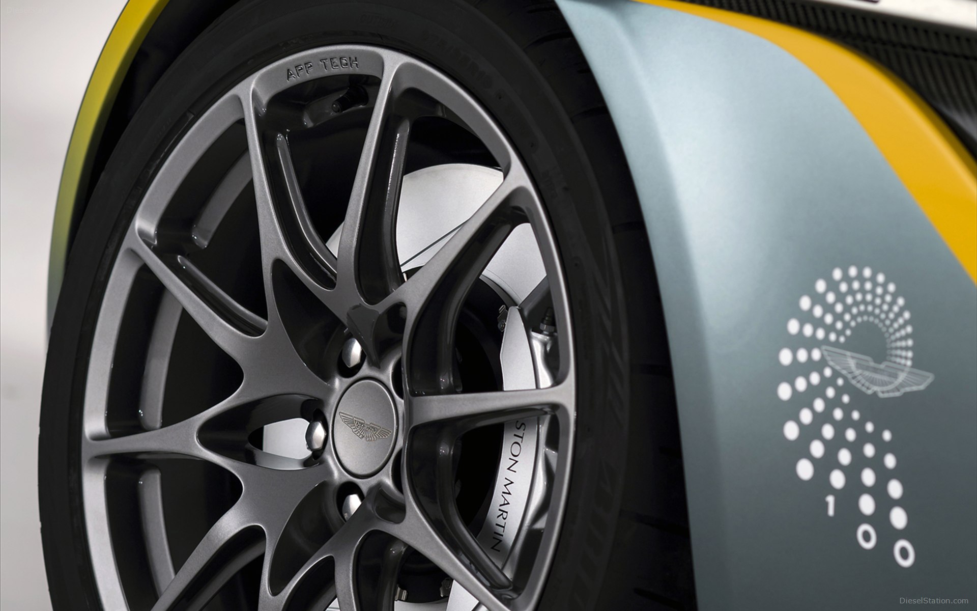 Aston Martin CC100 Speedster Concept 2013