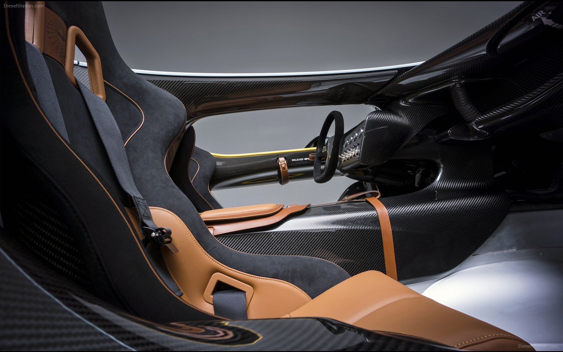 Aston Martin CC100 Speedster Concept 2013