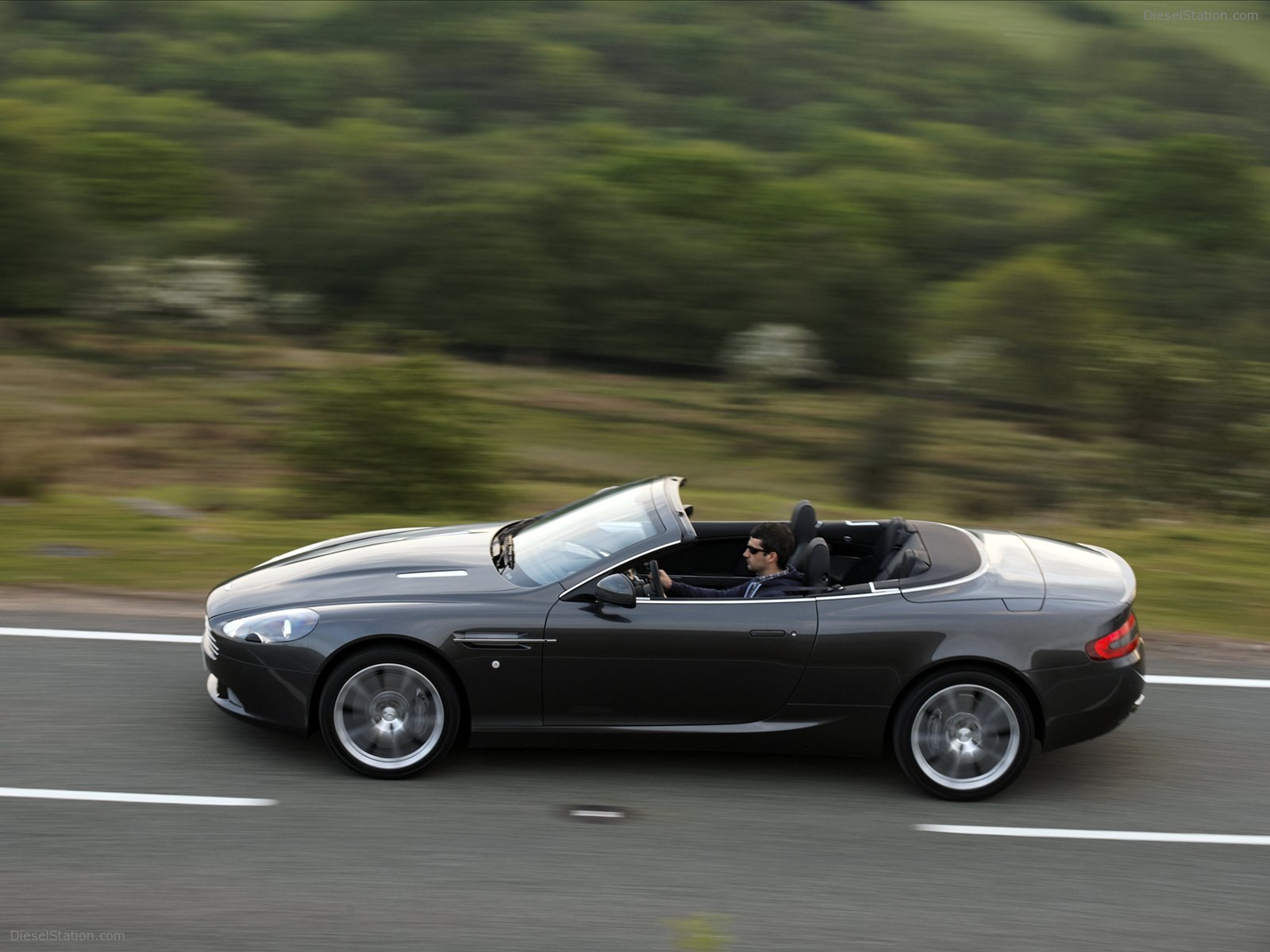 Aston Martin DB9 2011