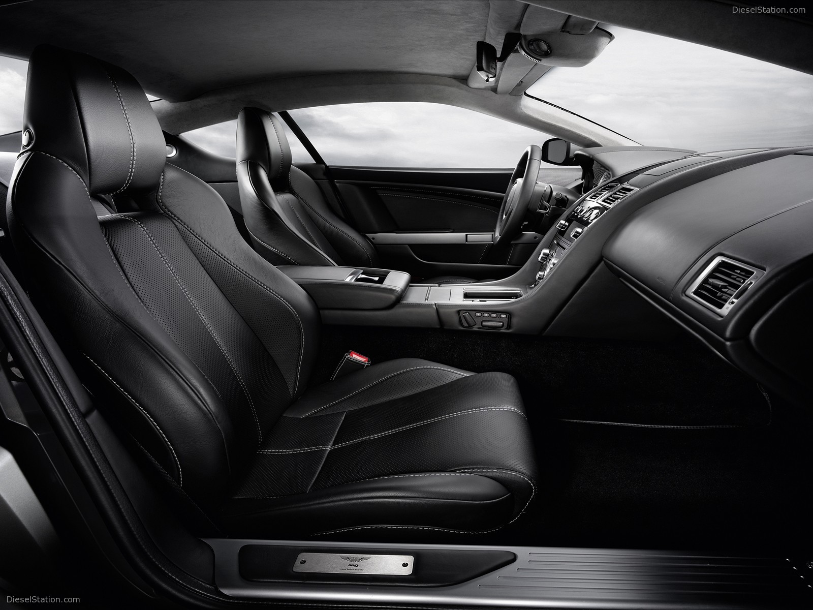 Aston Martin DB9 New Pics
