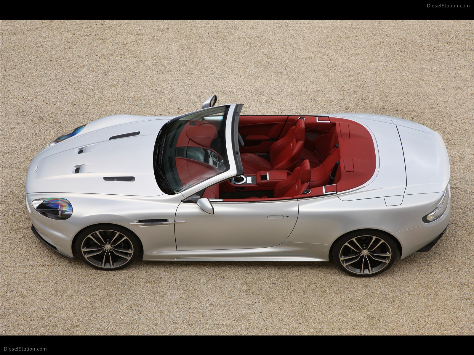 Aston Martin DBS Volante
