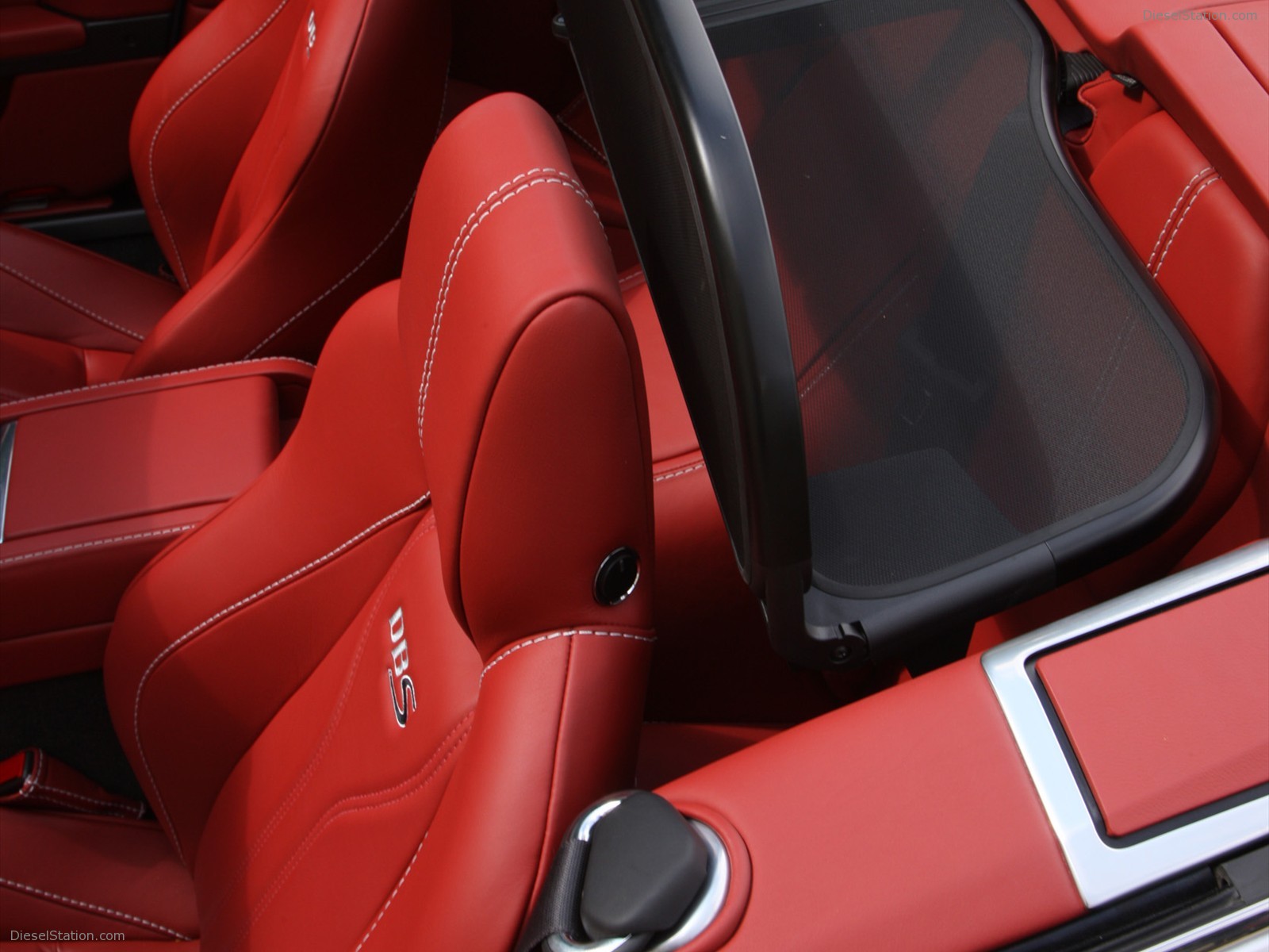 Aston Martin DBS Volante