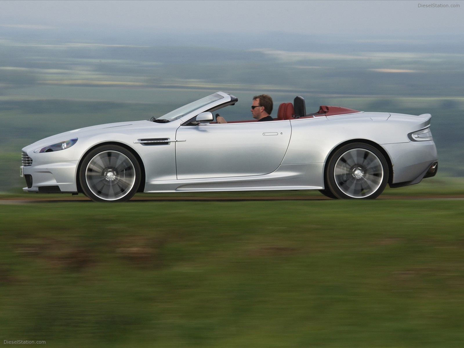 Aston Martin DBS Volante
