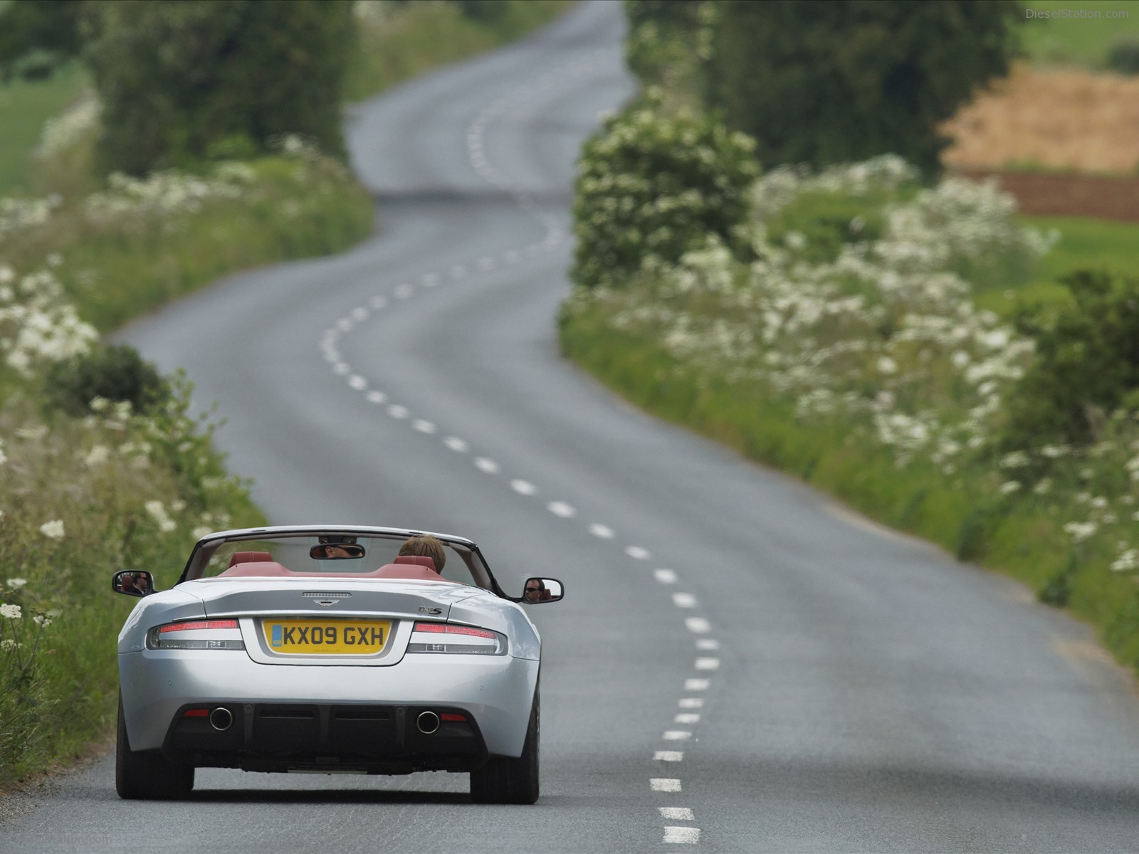 Aston Martin DBS Volante