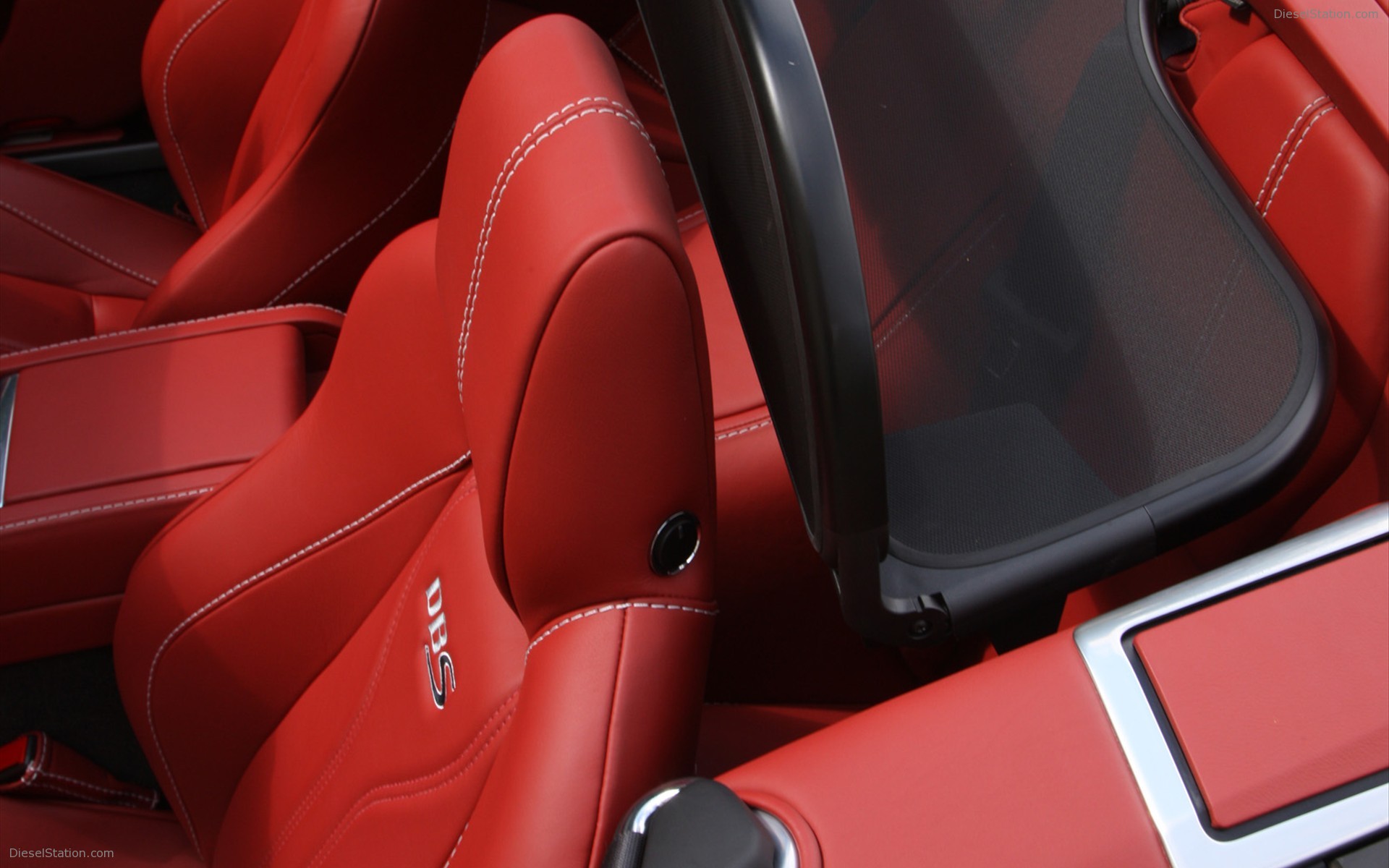 Aston Martin DBS Volante